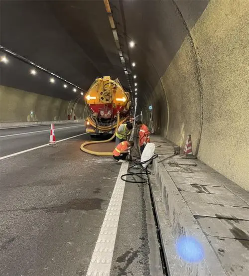 汉中隧道排水渠清淤